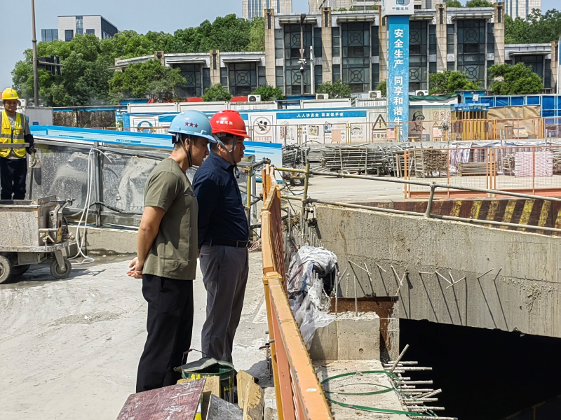 五一慰问暖人心，安全督导促发展